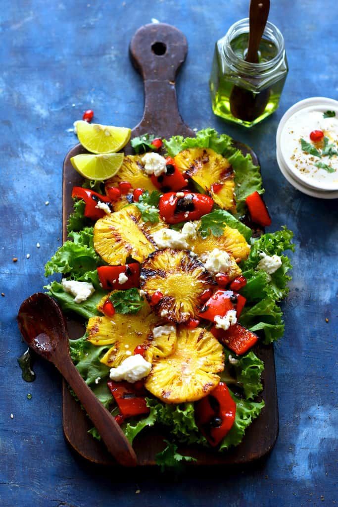 Kuru ananaslı salata tabağı
